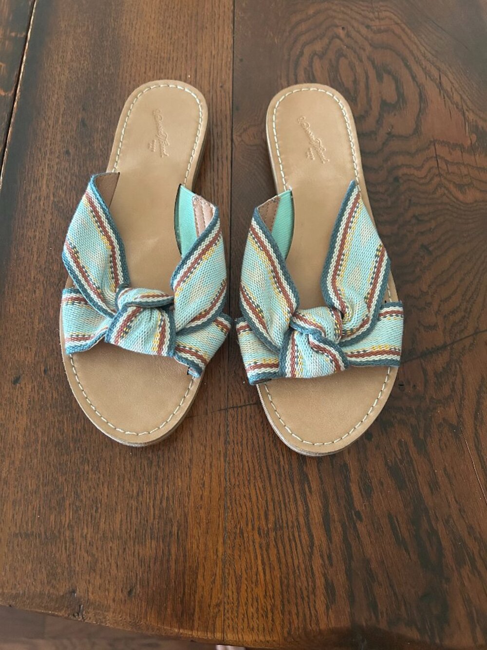 Universal thread sandals - size 8
